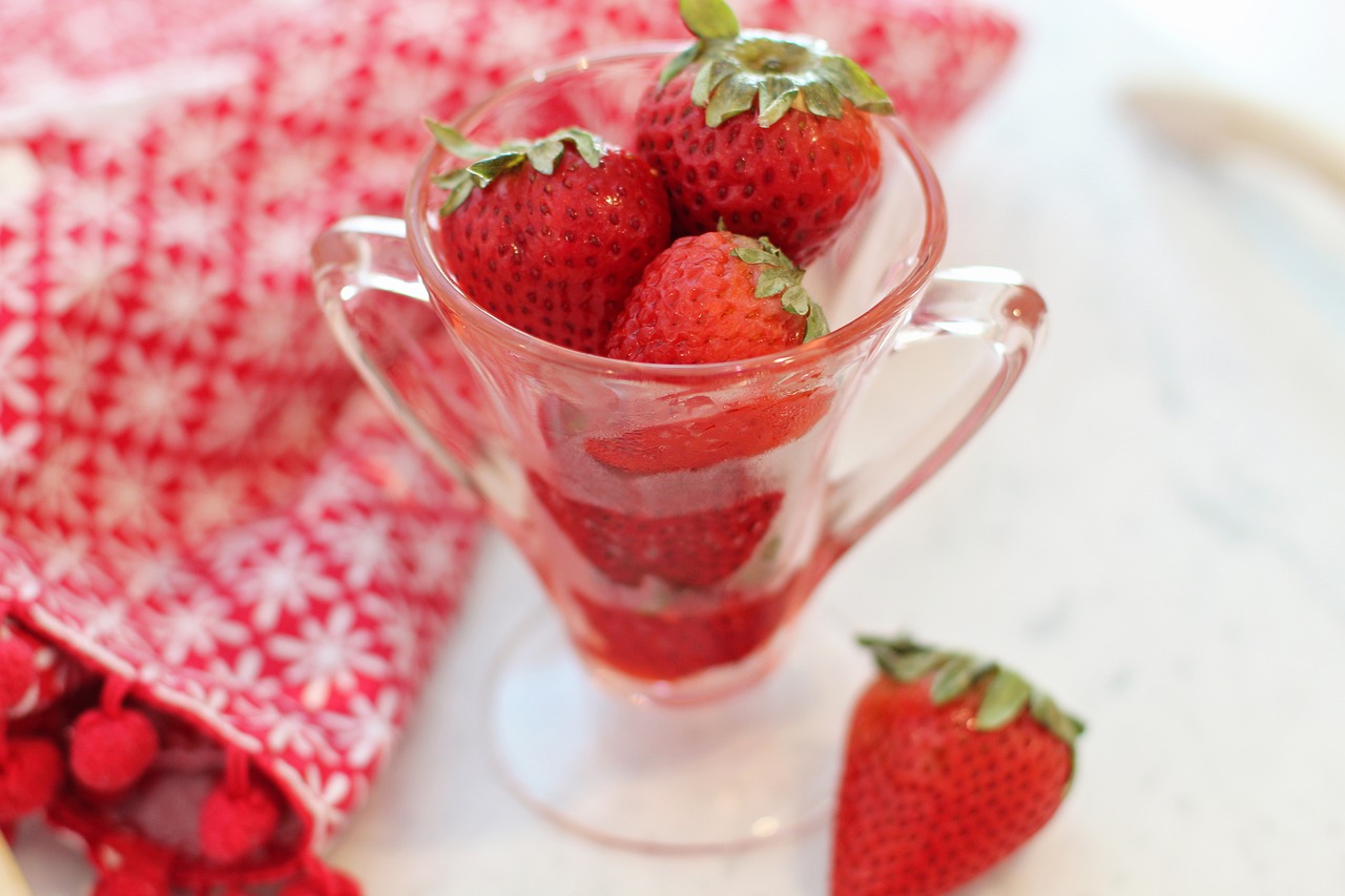 strawberries  summer  berry free photo