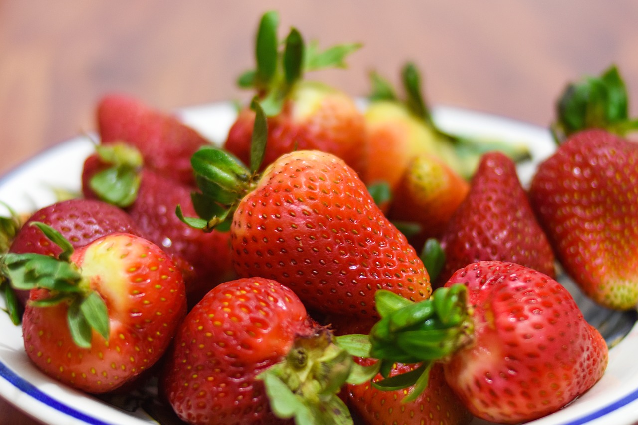 strawberries  fruit  red free photo