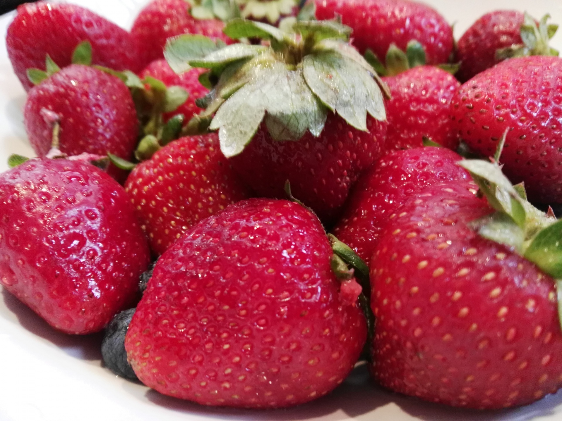 strawberries food fruit free photo