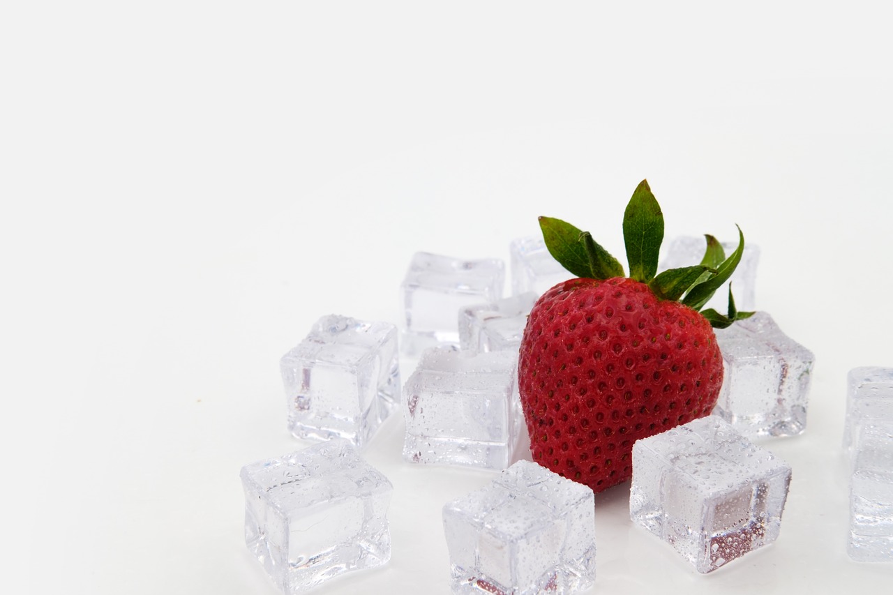 strawberries  ice  ice cubes free photo