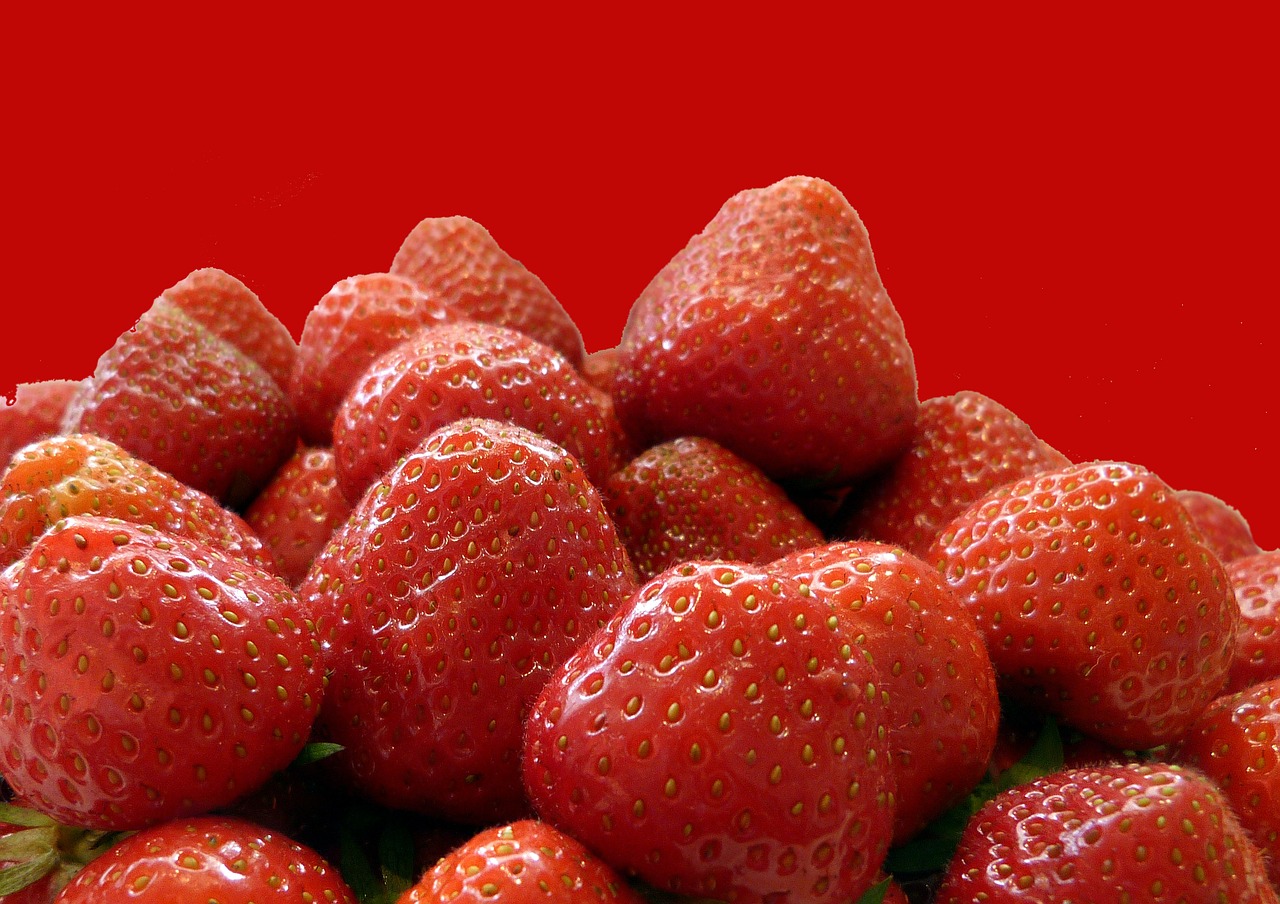 strawberries strawberry sweet free photo