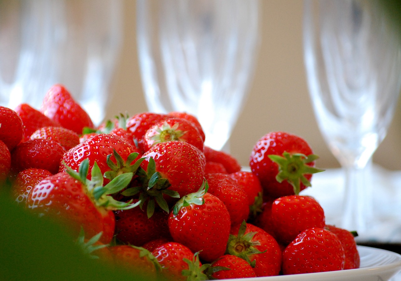 strawberries strawberry fruit free photo