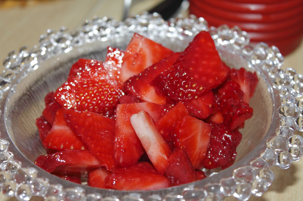 strawberries fruit dessert free photo