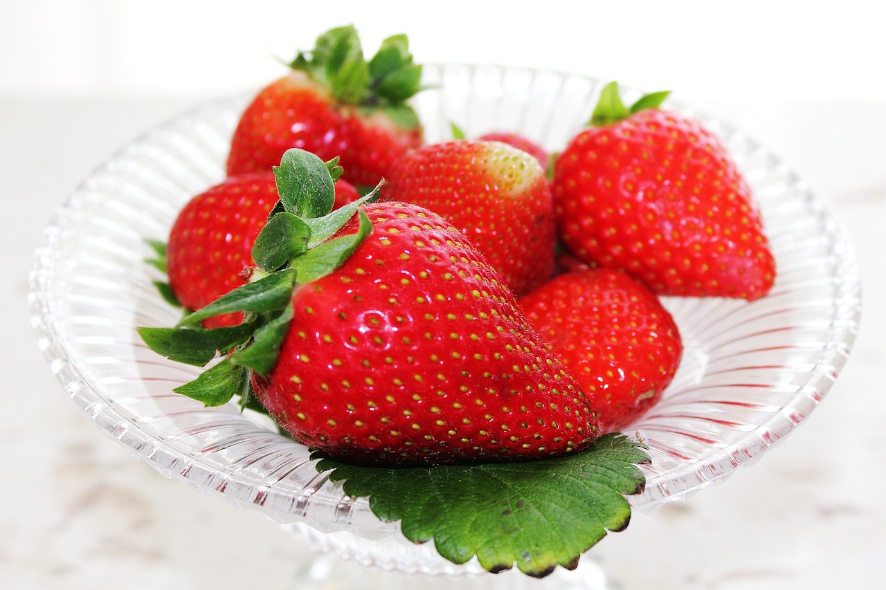 strawberries fruit red free photo