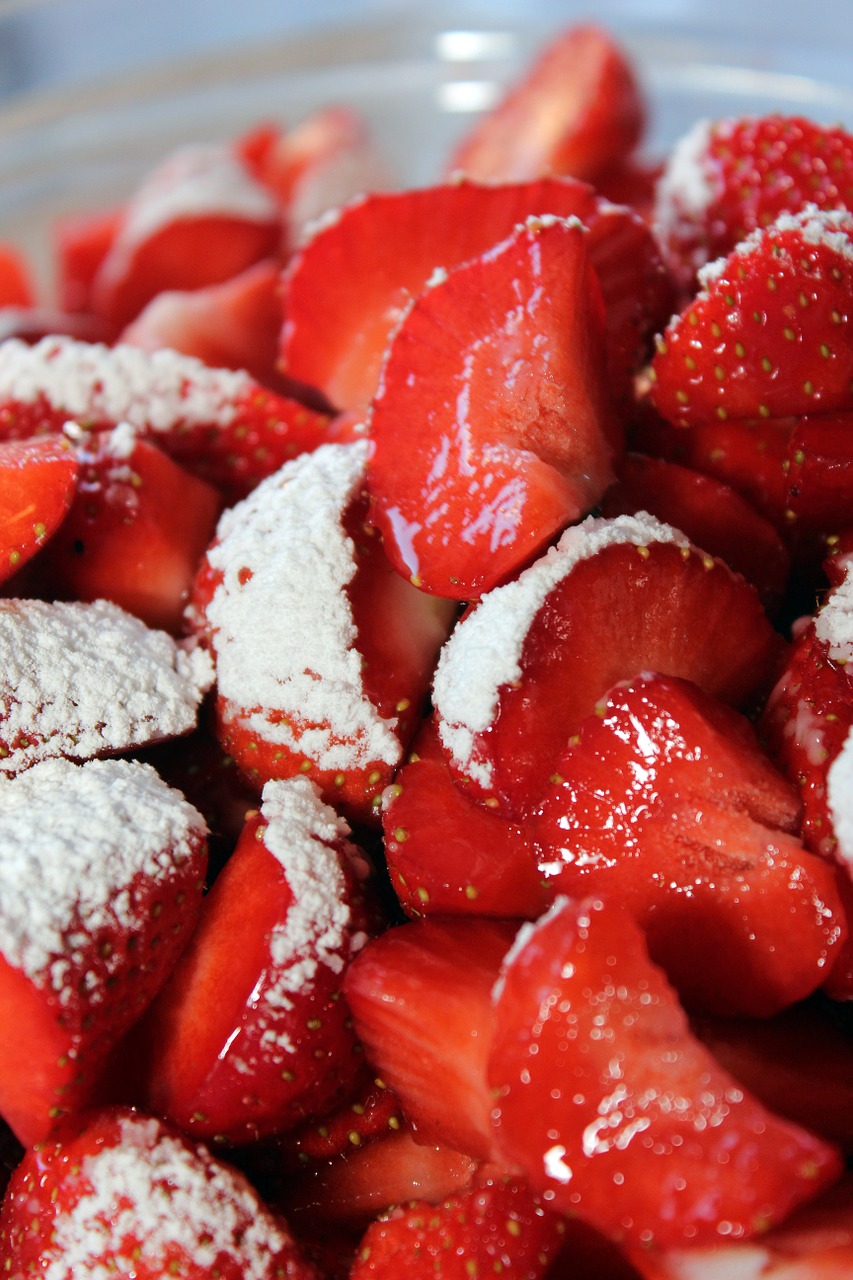 strawberries icing sugar dessert free photo