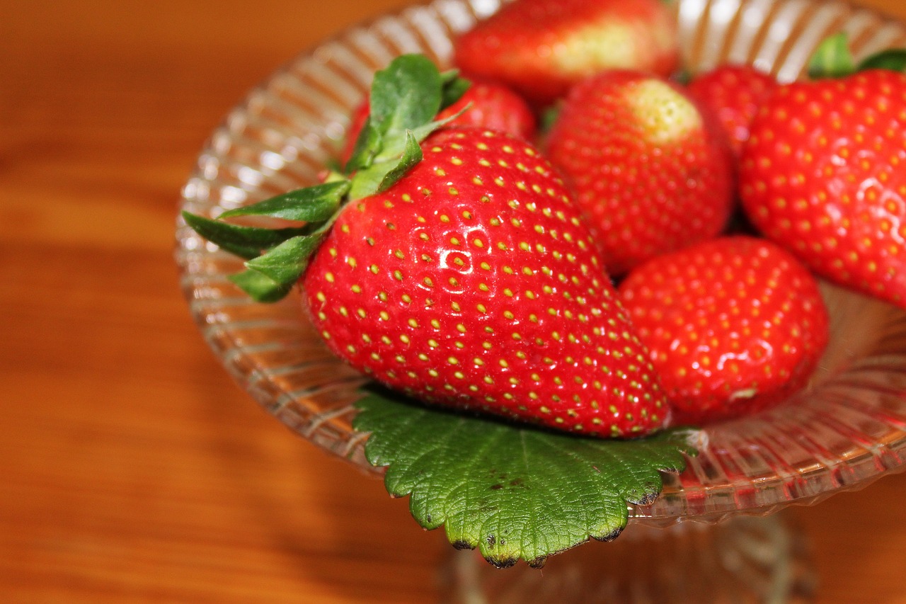 strawberries fruit bowl shell free photo