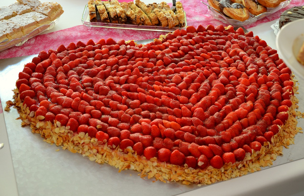 strawberries strawberry cake heart free photo