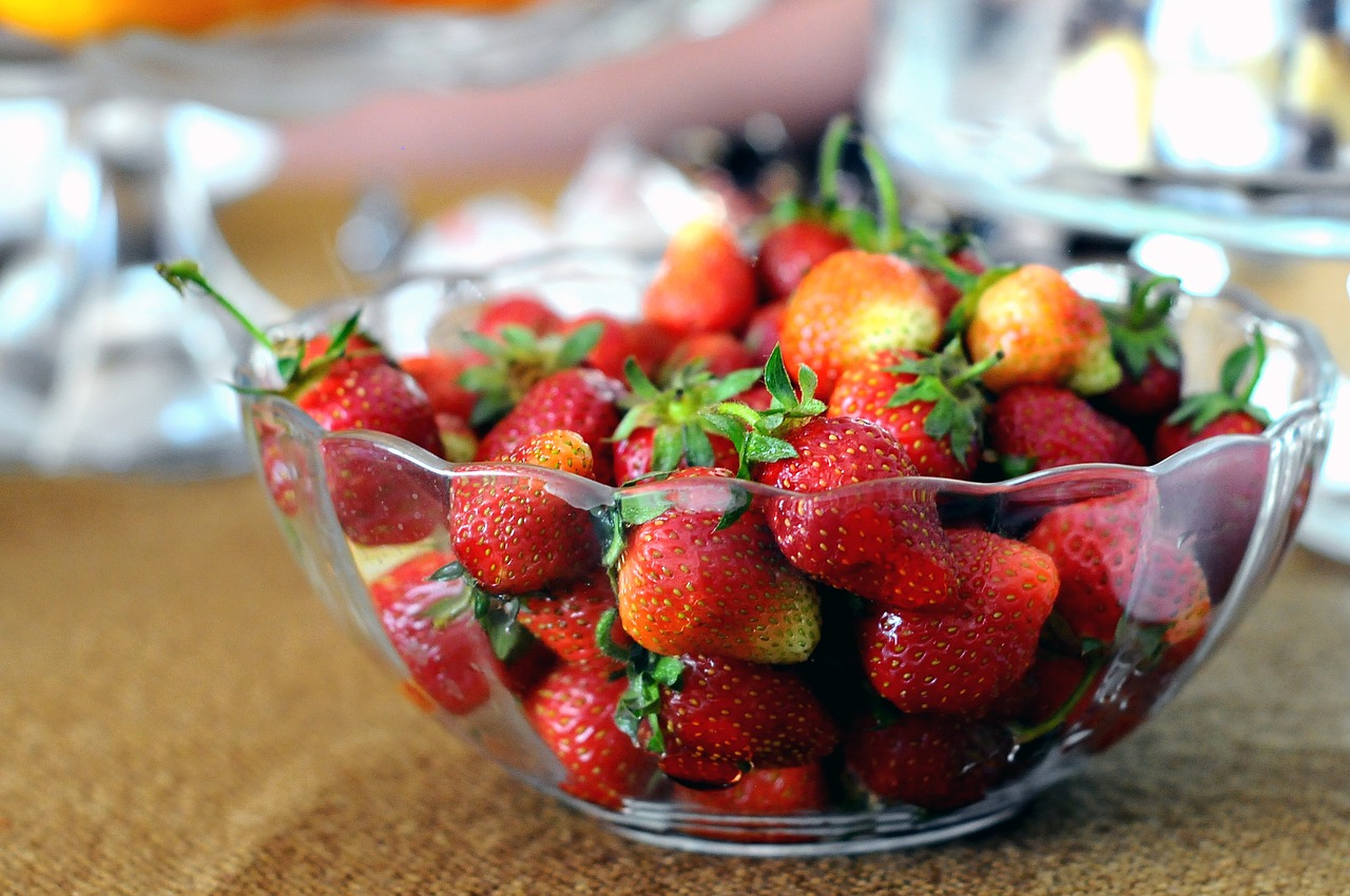 strawberries bowl fruit free photo