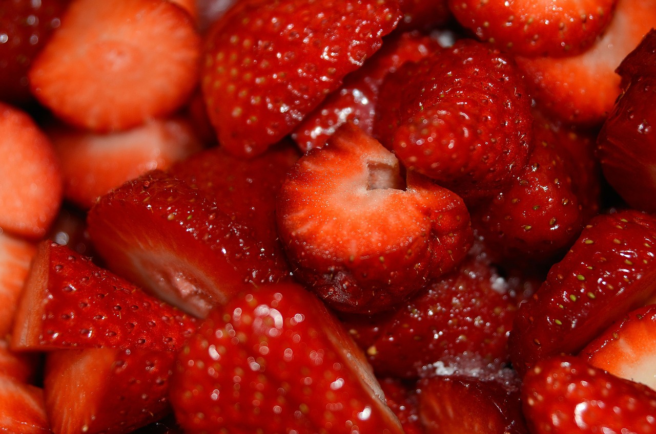 strawberries strawberry fruit free photo