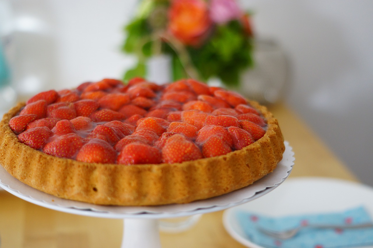 strawberry cake summer free photo