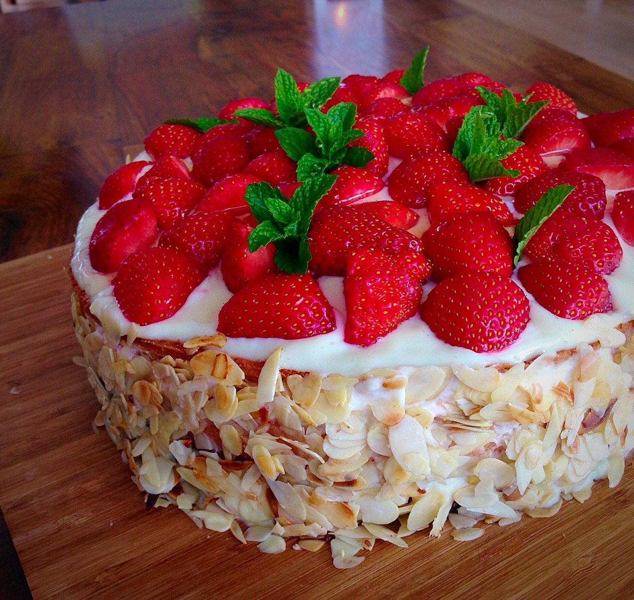 strawberry cake bakery free photo