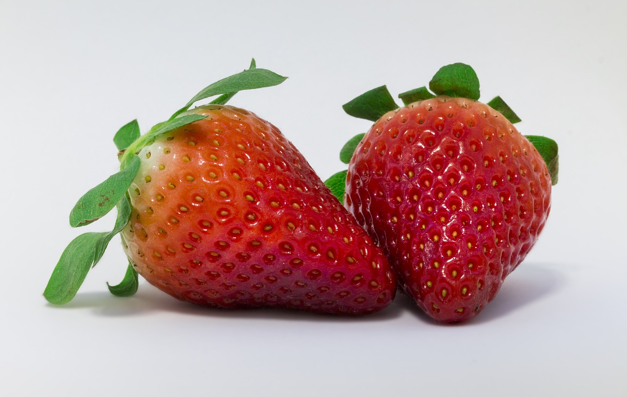 strawberry red fruit free photo