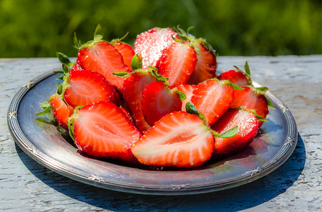 strawberry fruit plated free photo