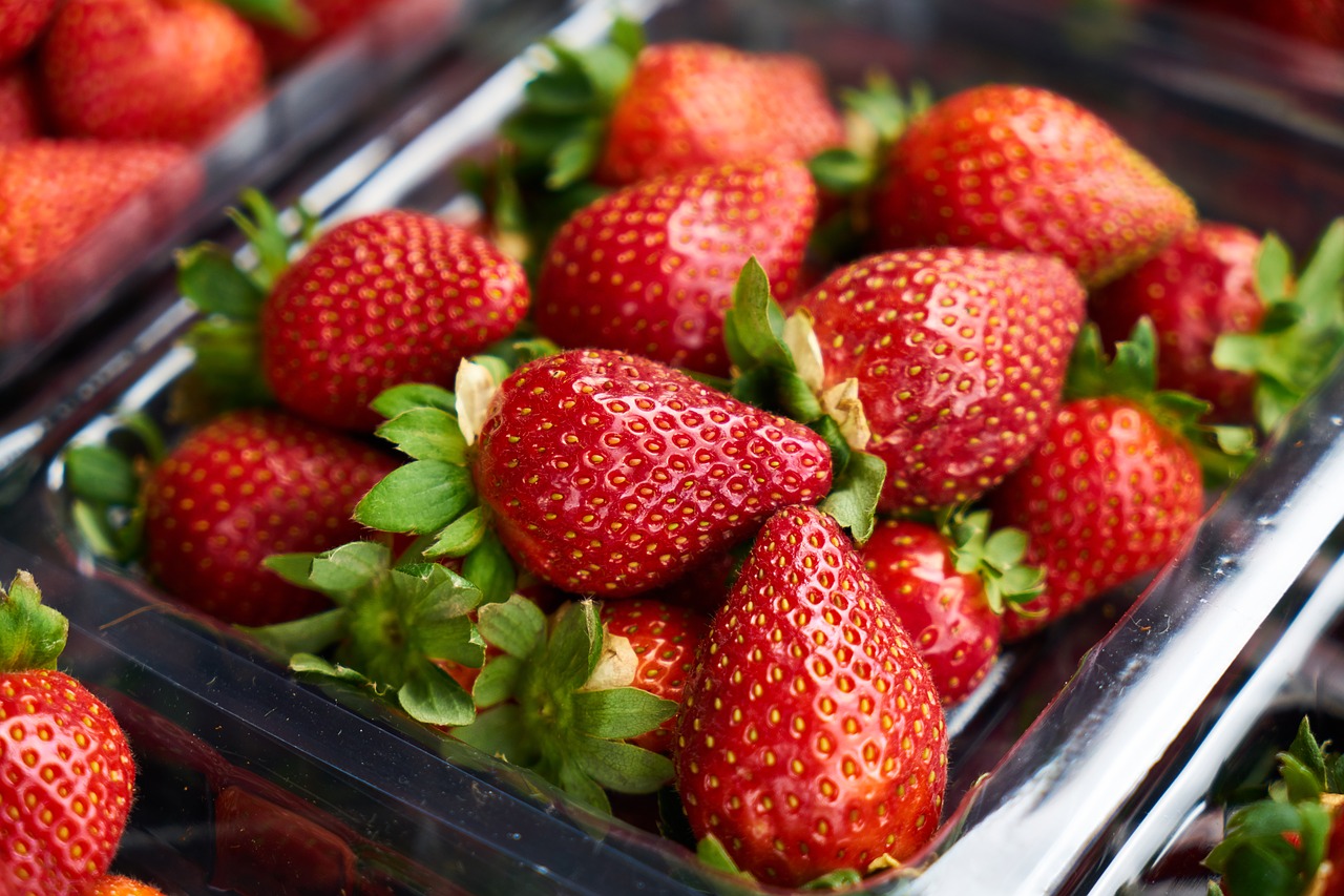 strawberry fruit fresh free photo