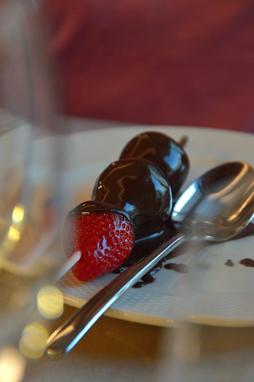 strawberry chocolate food free photo