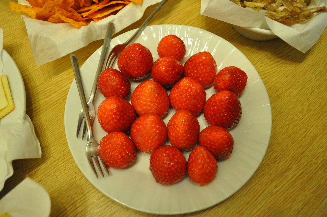 strawberry snack dessert free photo