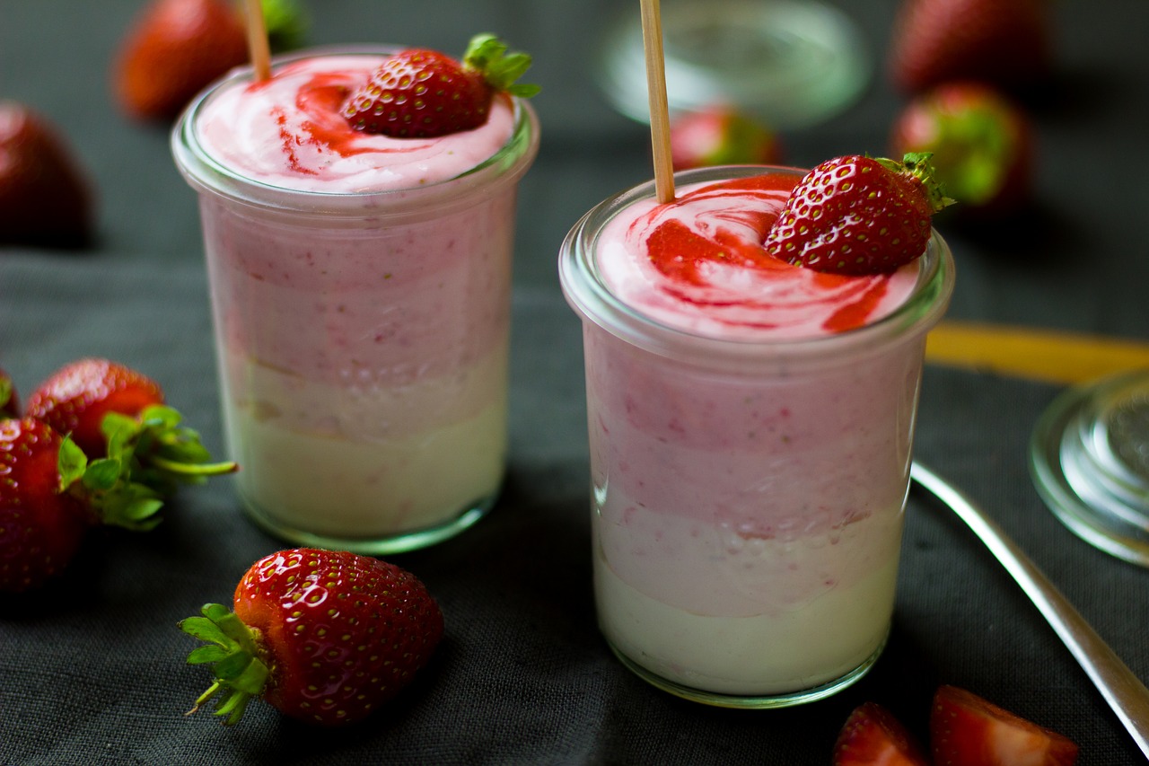 strawberry cream quark free photo