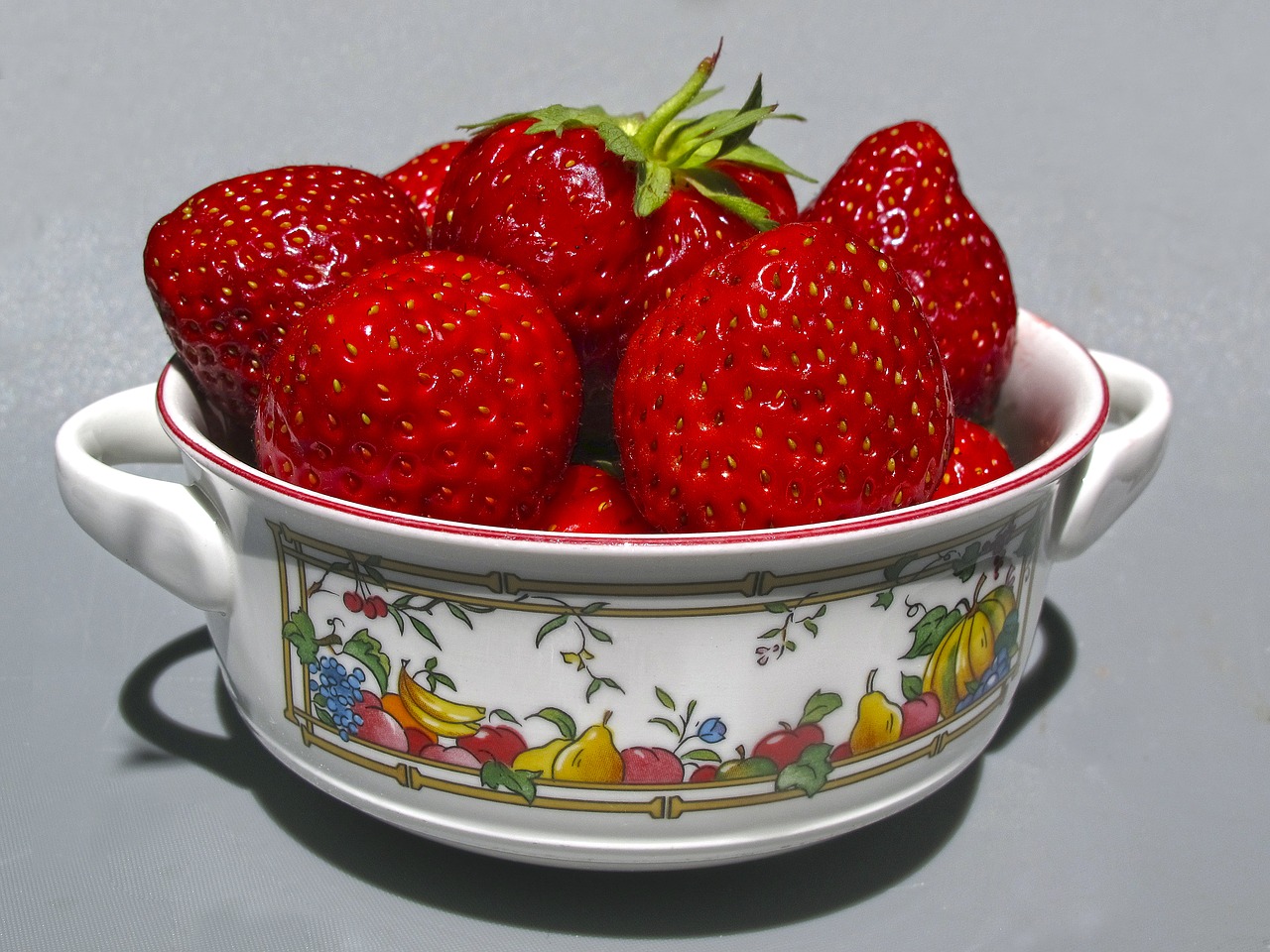 strawberry berries shell free photo