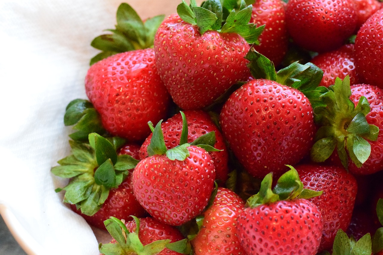 strawberry strawberries fruit free photo