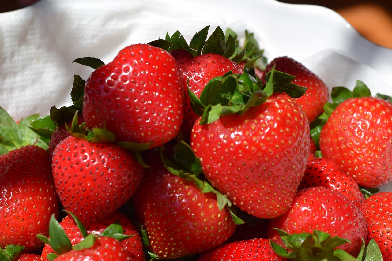 strawberry strawberries fruit free photo