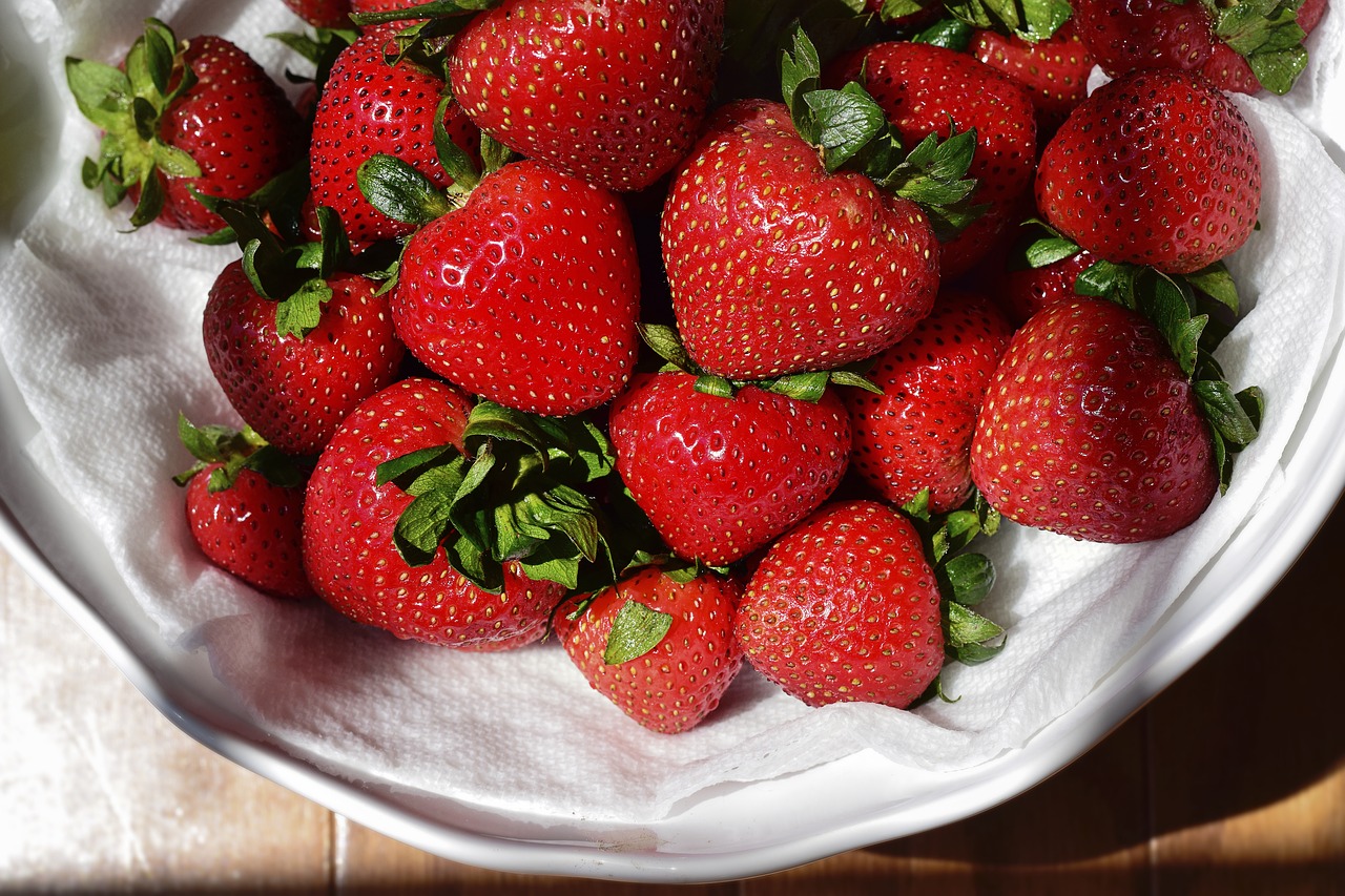 strawberry strawberries fruit free photo