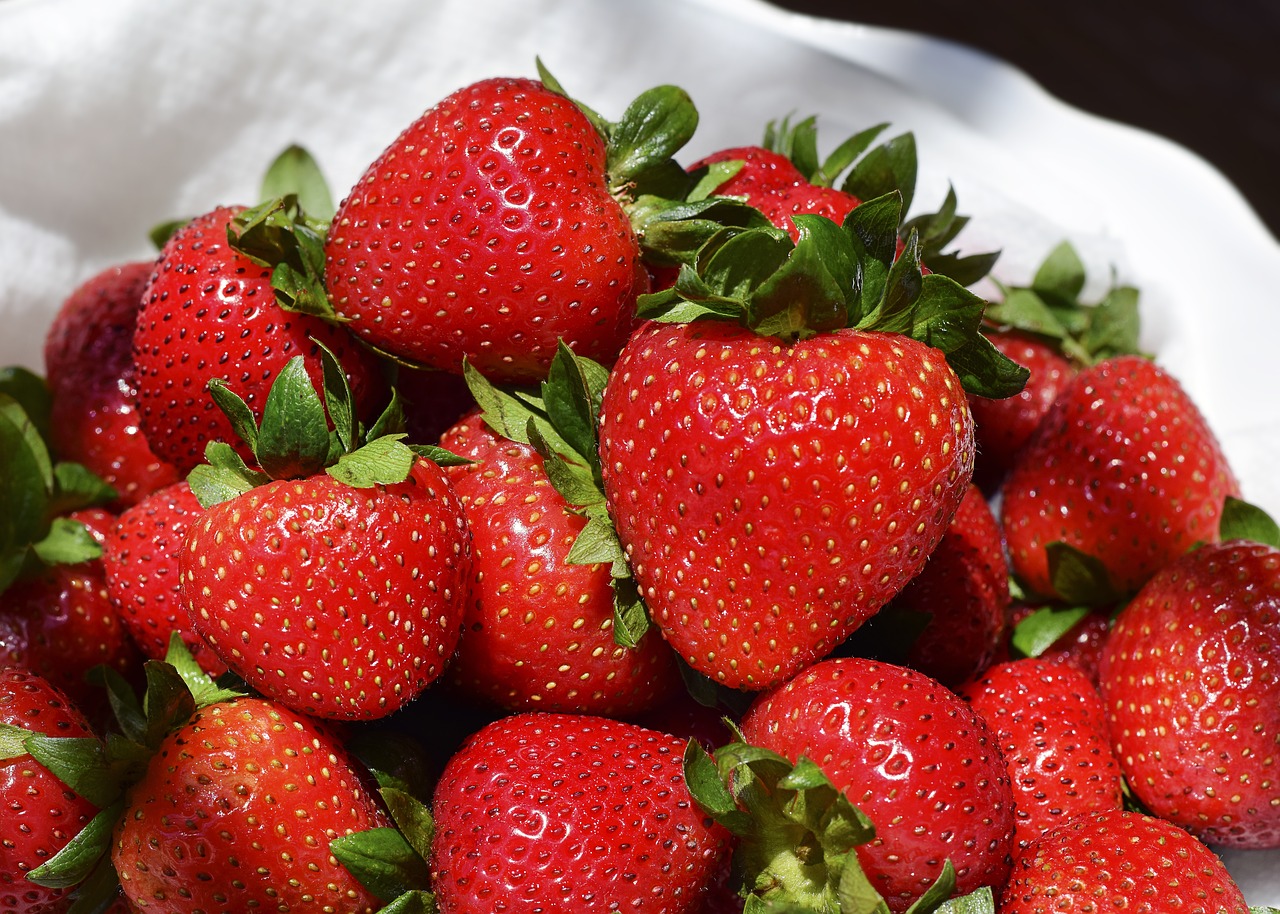 strawberry strawberries fruit free photo