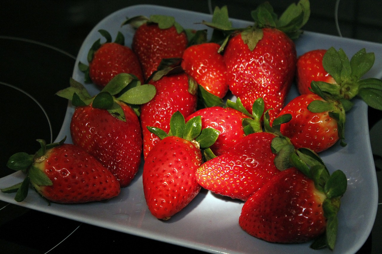strawberry sweet red free photo