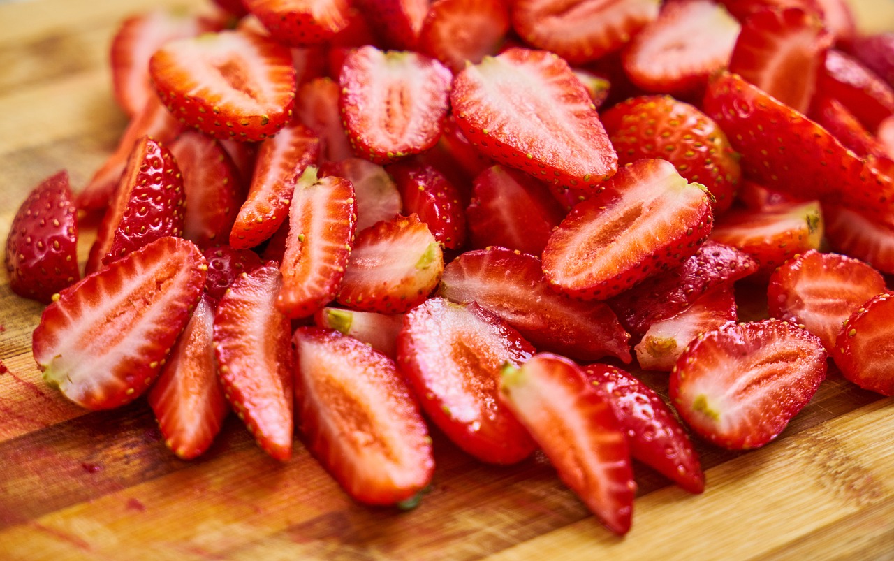 strawberry fruit red free photo