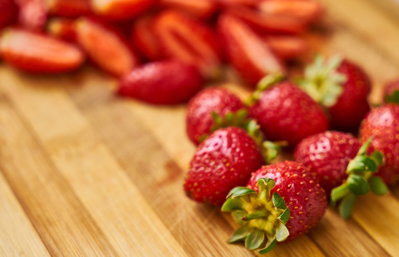 strawberry red fruit free photo