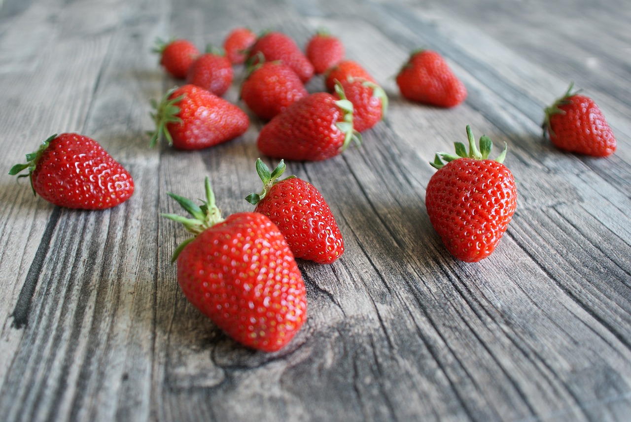 strawberry  dessert  fruit free photo