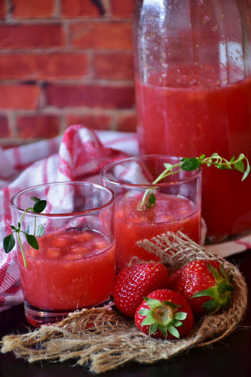 strawberry  vodka  limes free photo