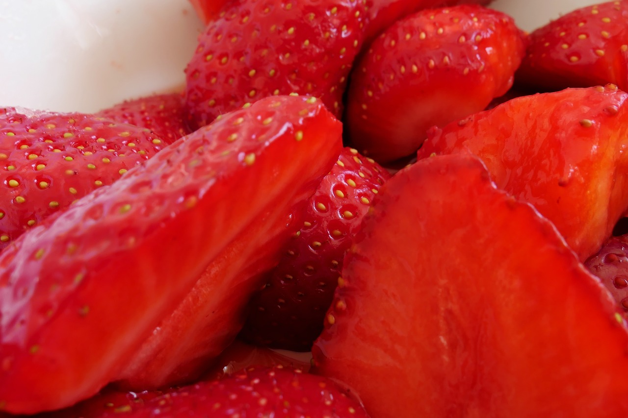 strawberry  fruit  dessert free photo