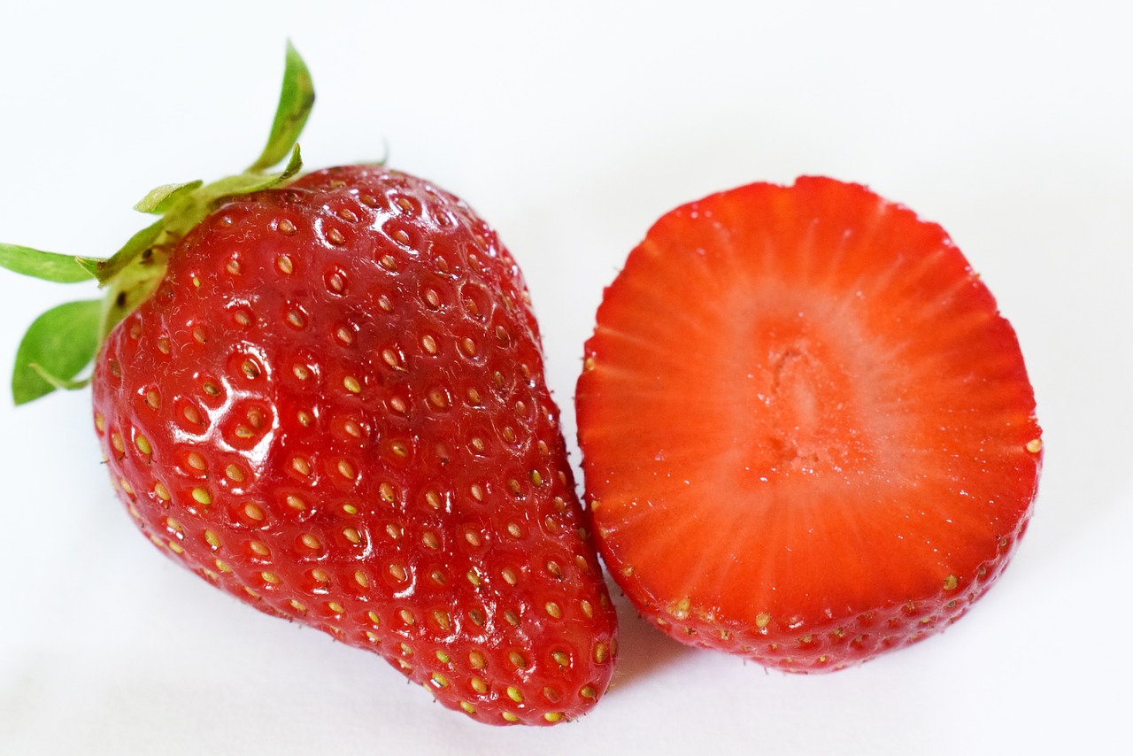 strawberry  fruit  sweet free photo