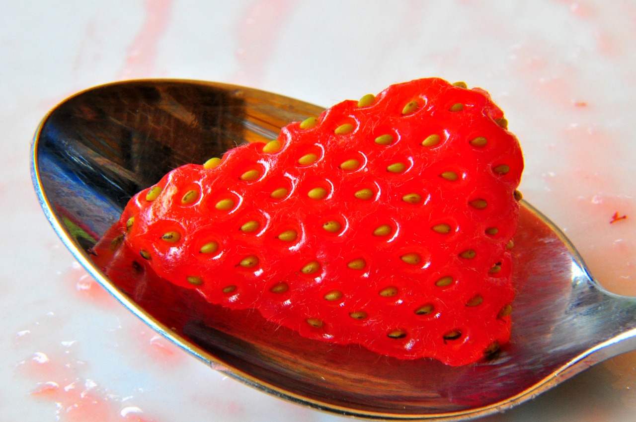 strawberry  fruit  sweet free photo