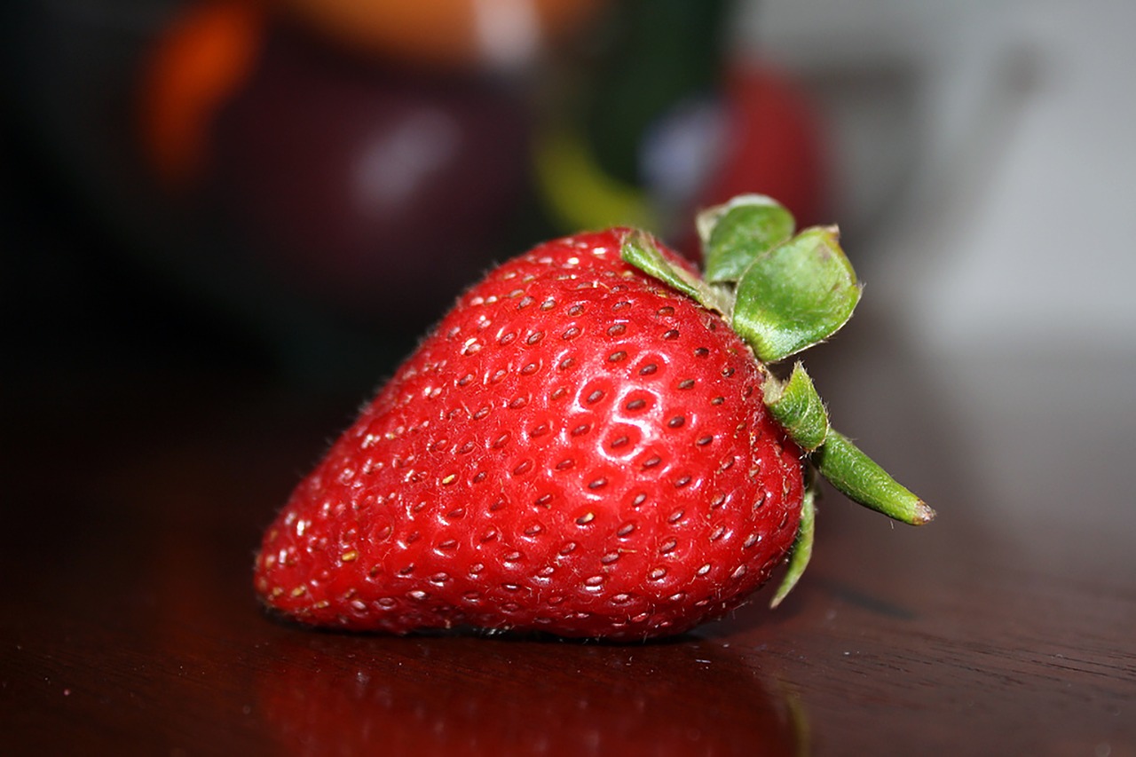 strawberry  red  seeds free photo