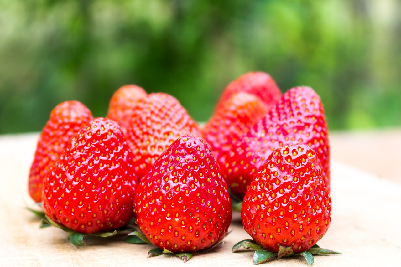 strawberry  red  fruit free photo