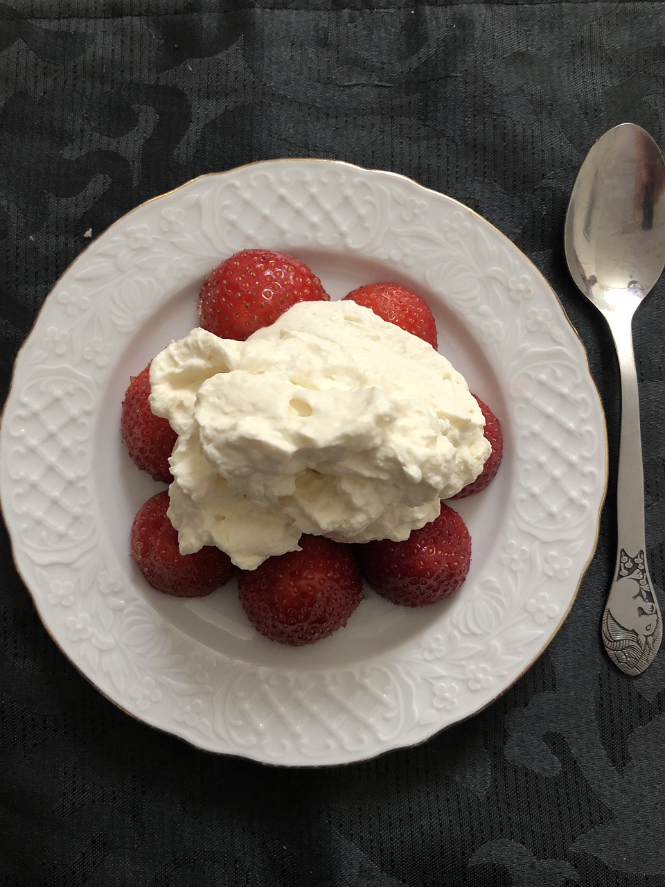 strawberry  dutch  cream free photo
