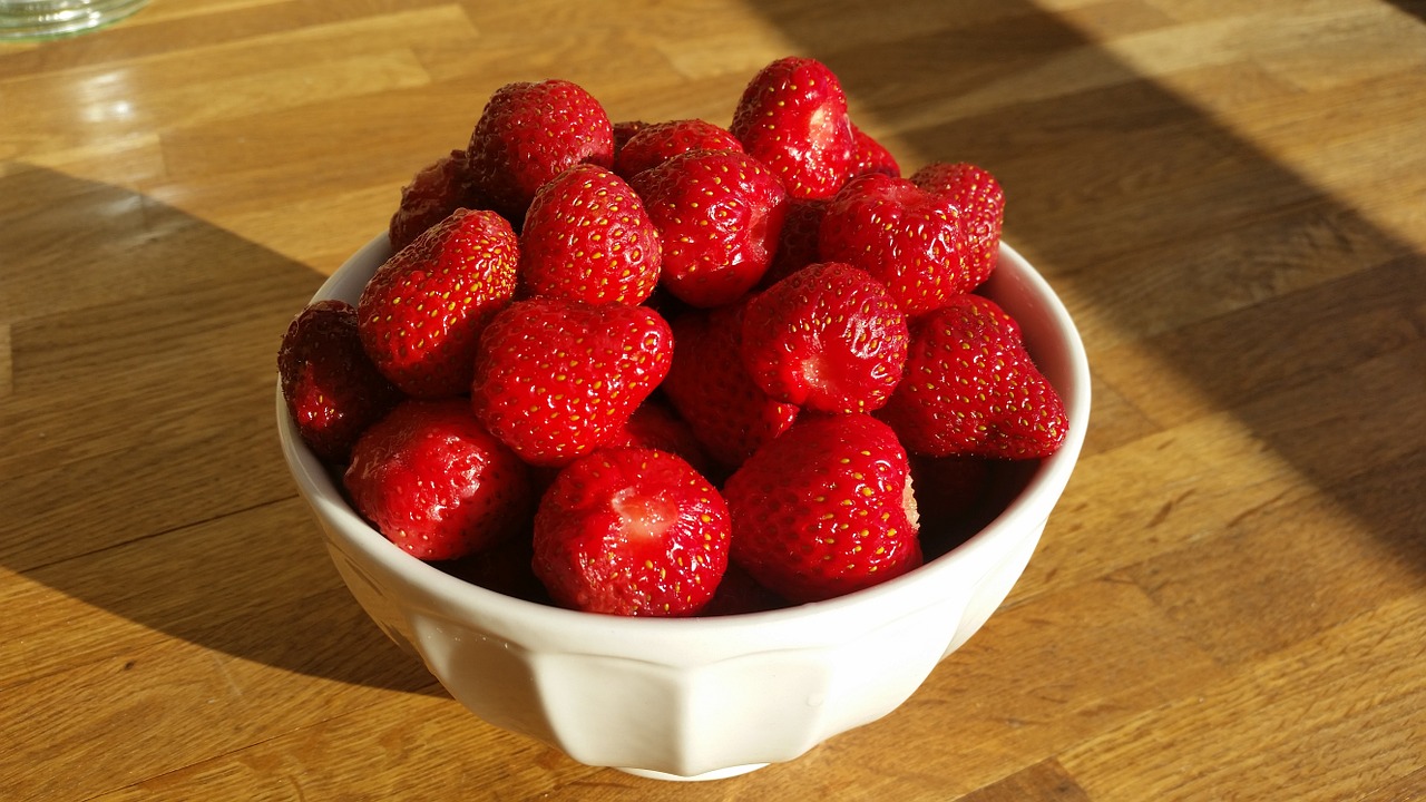 strawberry summer berry free photo