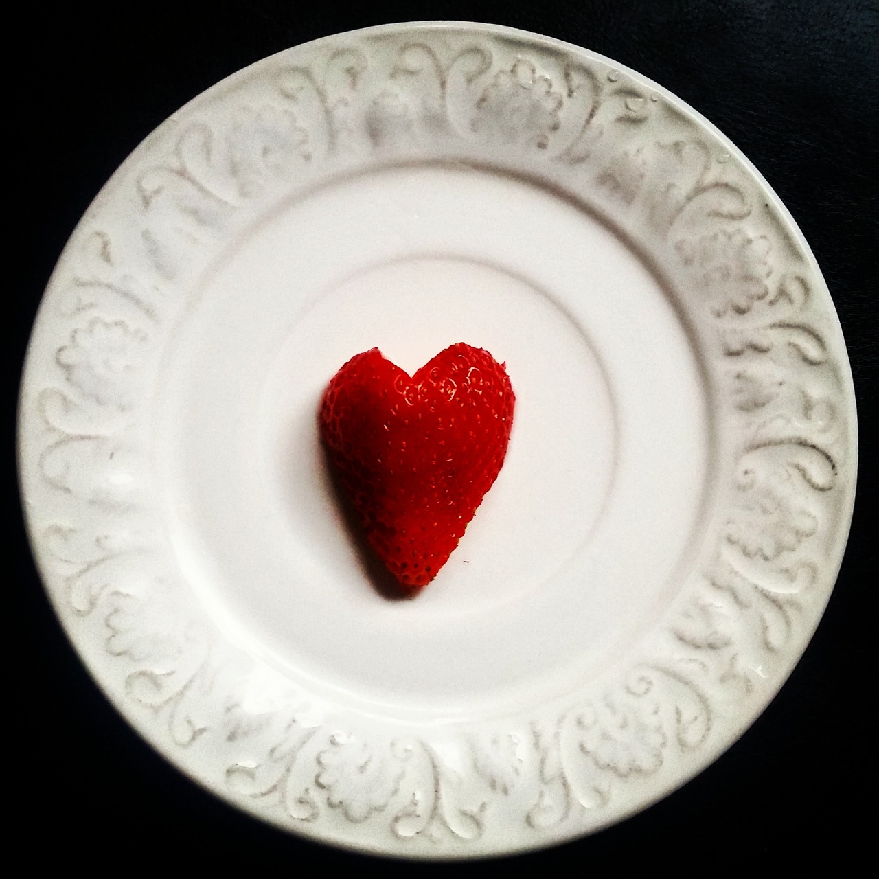 strawberry plate heart free photo