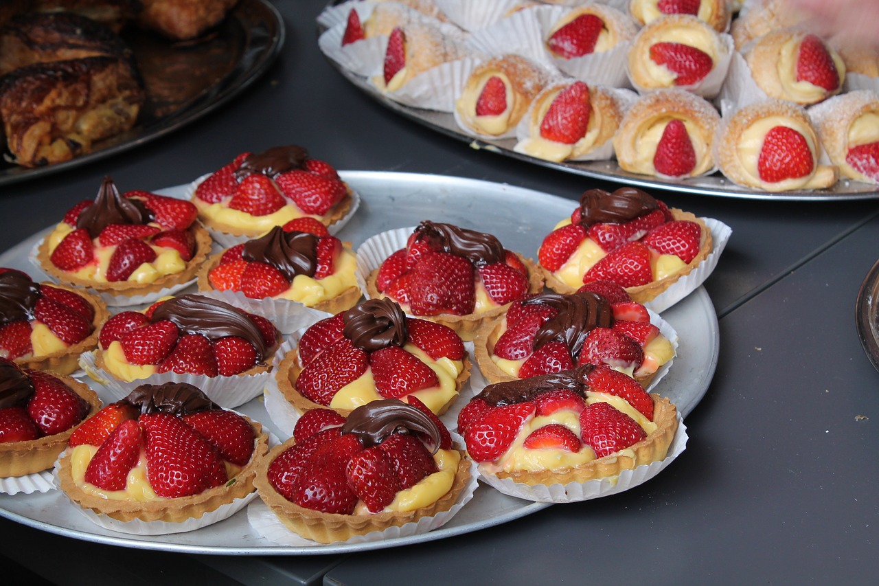 strawberry cakes dessert free photo