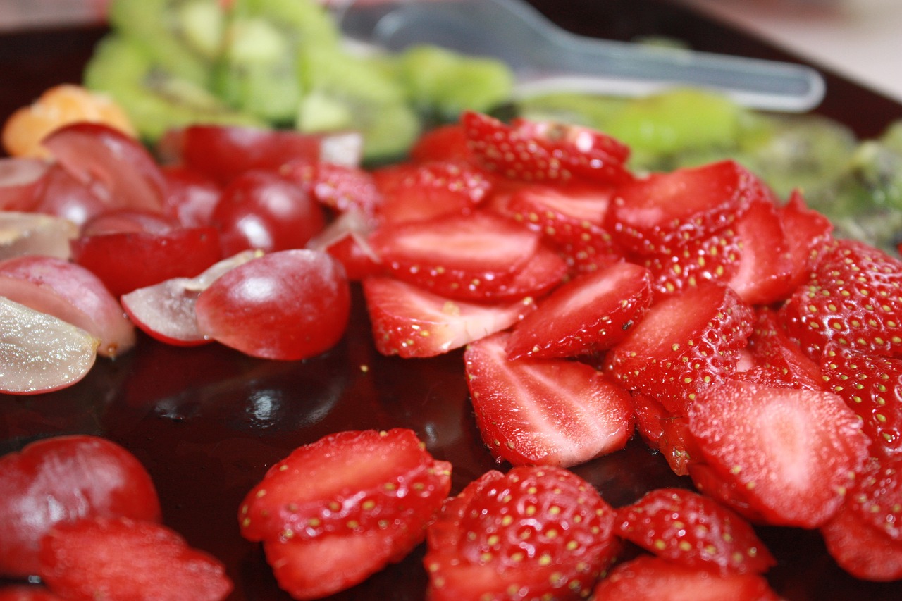 strawberry fruits salad free photo