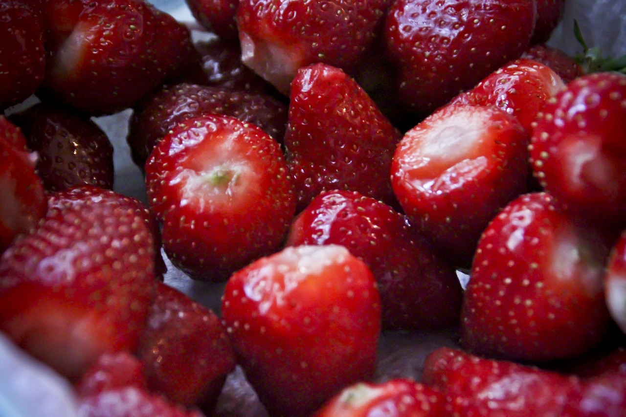 strawberry texture fruit free photo