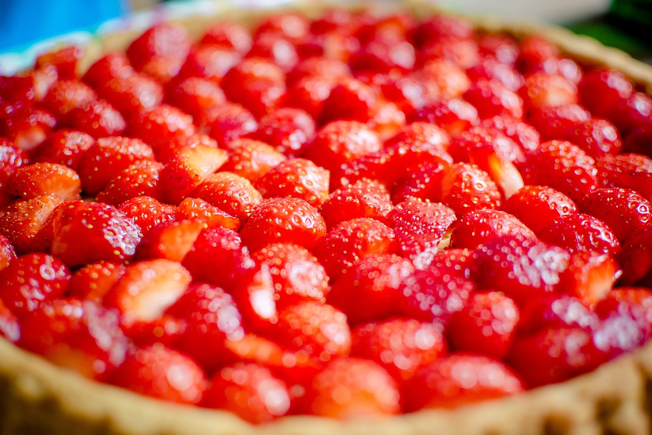 strawberry cake strawberries cake free photo
