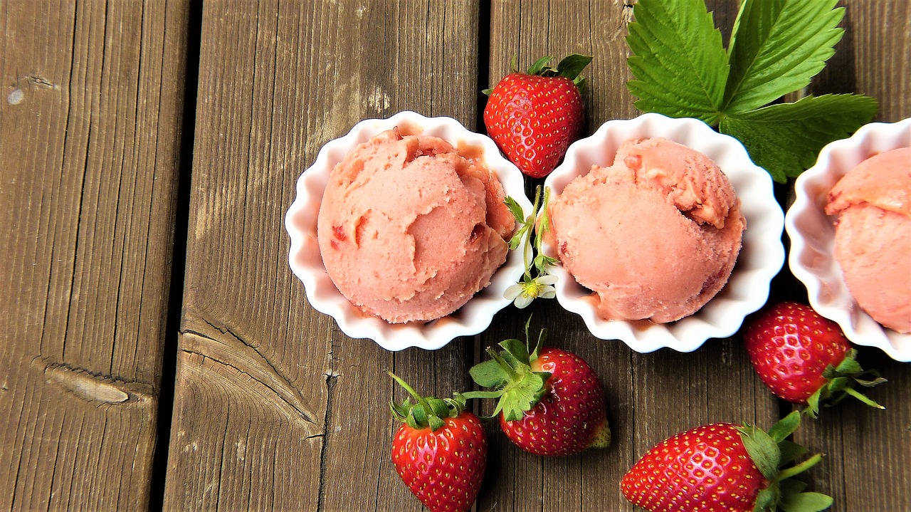 strawberry ice cream strawberries frisch free photo