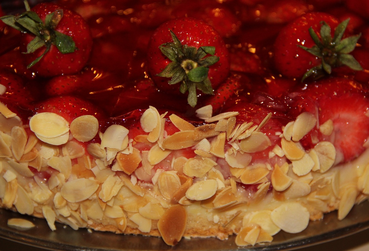 strawberry pie almonds cake free photo