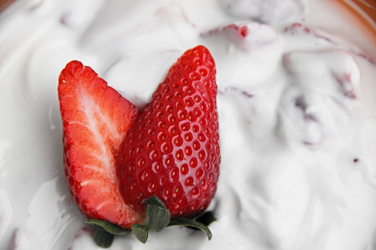 strawberry quark  strawberry food  strawberries free photo