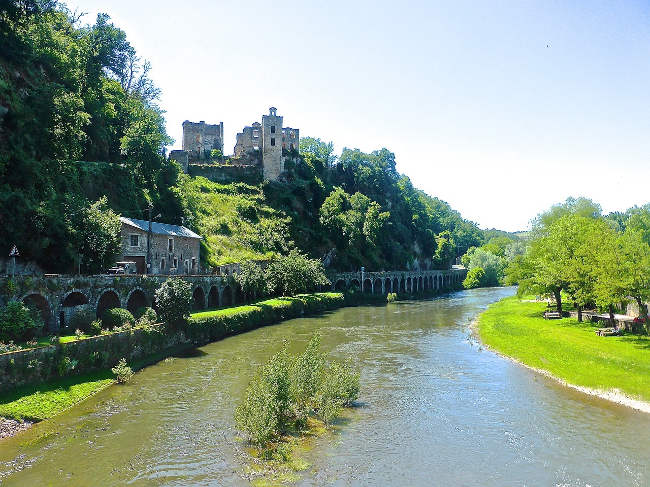 stream river castle free photo