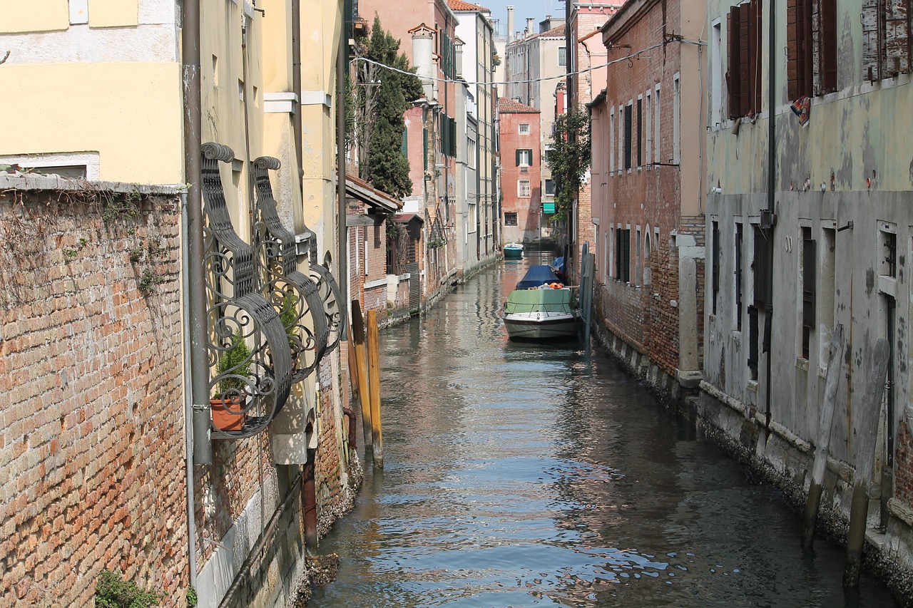 street  canal  narrow free photo