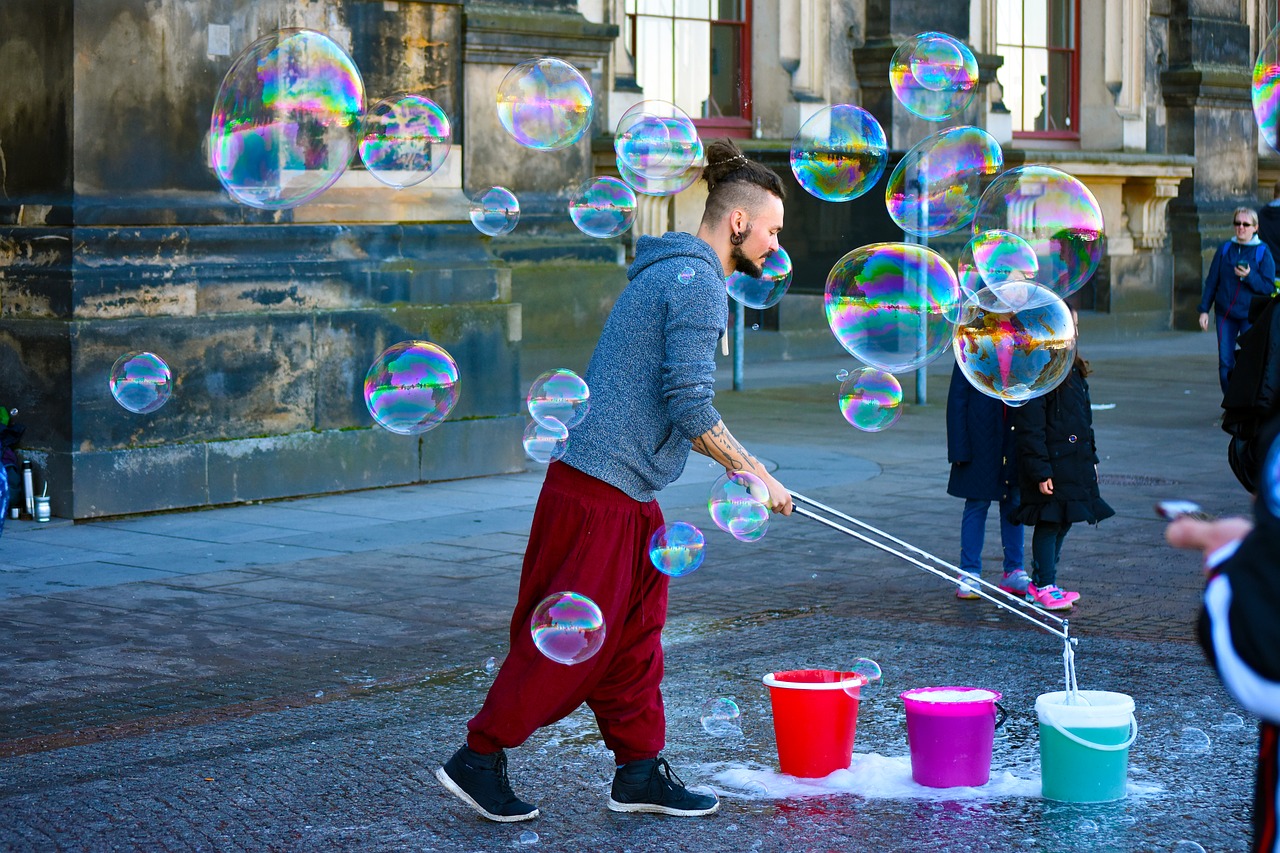 street  artist  bubble free photo