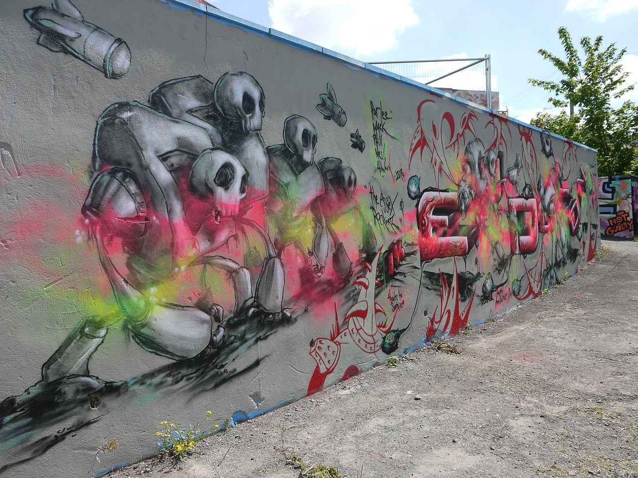 street art grafitti backdrop free photo